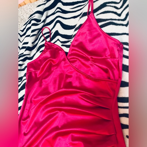 V-Neck Hot Pink Bodycon Dress - Picture 4 of 5